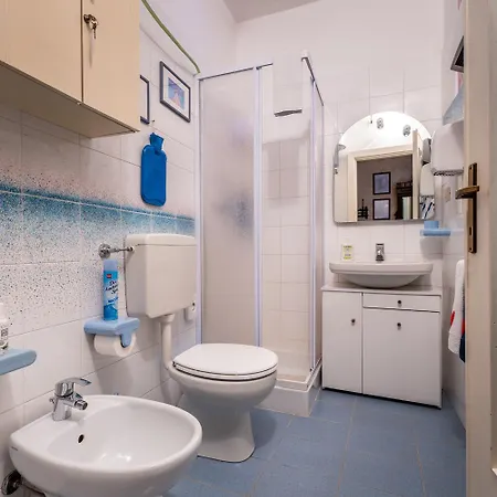 לינה וארוחת בוקר La Meira Di Lucia *